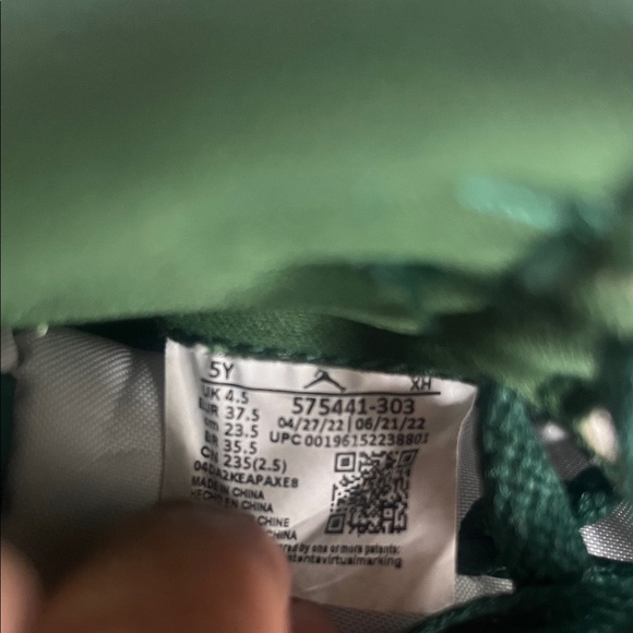 Nike Air Jordan Kids Sneakers Green White Silver - Picture 6 of 7